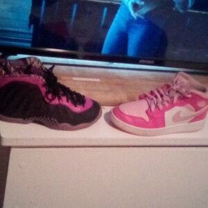 Kids 3.5y Nikes